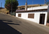 Участок с постройкой на продажу в городе Valencia de Don Juan Фото