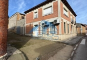 Загородный дом с участком на продажу в городе Becilla de Valderaduey Фото