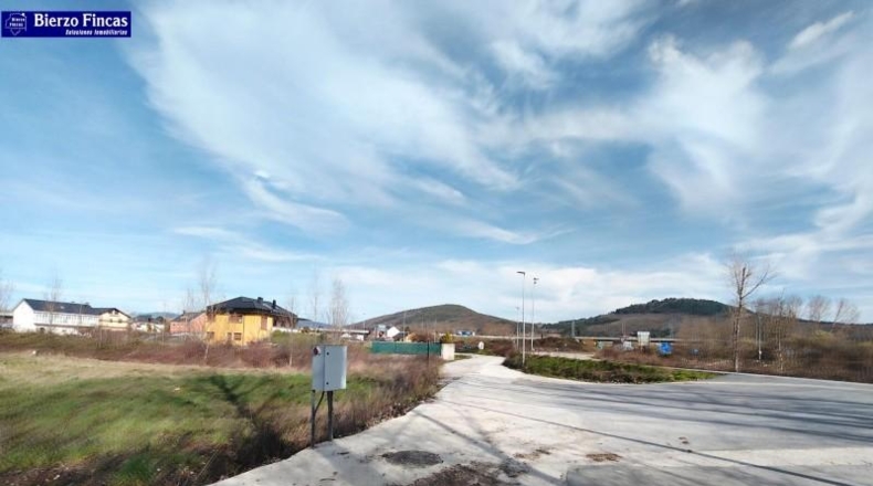Леон - Ponferrada - 1018m2