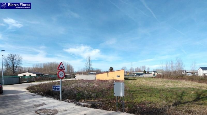 Леон - Ponferrada - 1018m2