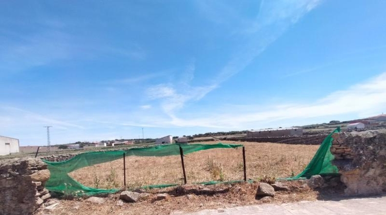 Caceres - Valdefuentes - 1664m2
