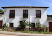 Загородный дом с участком на продажу в городе Cabañas Raras Фото