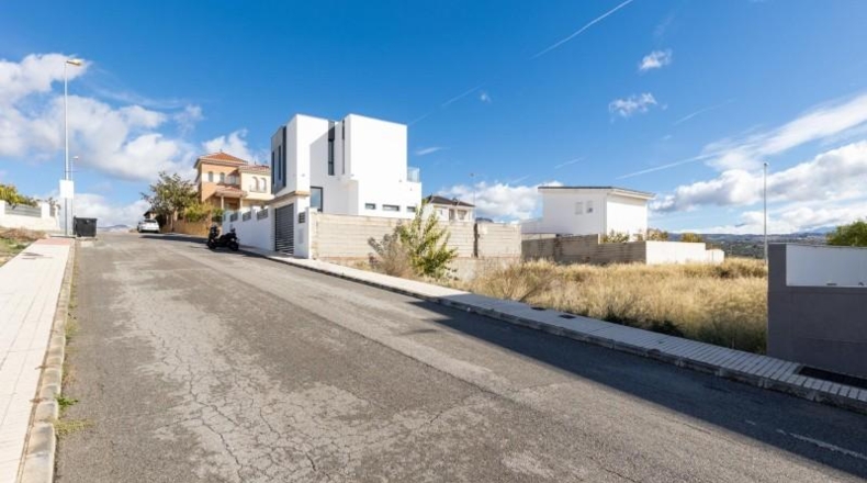 Granada - Peligros - 305m2