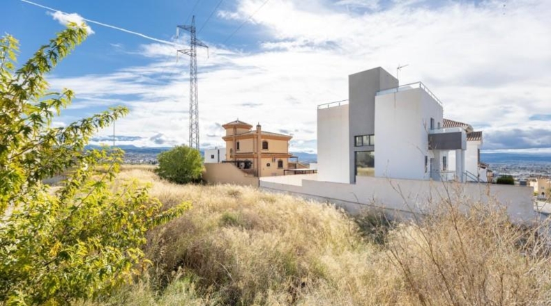 Granada - Peligros - 305m2
