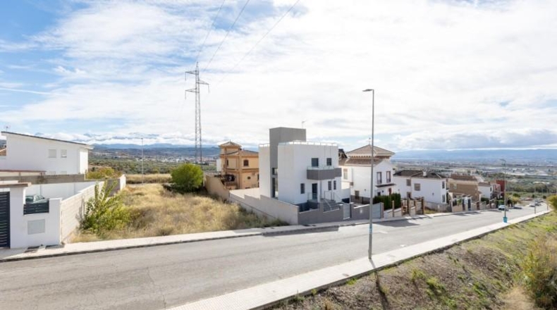 Granada - Peligros - 305m2