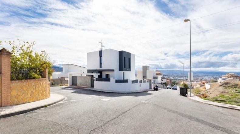 Granada - Peligros - 305m2