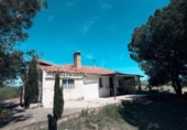 Chalet independiente con terreno en venta en la España, Almansa, ref: TR404329 foto