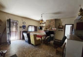 Chalet independiente con terreno en venta en la España, Villanueva del Duque, ref: TR411896 foto