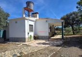 Chalet independiente con terreno en venta en la España, Villanueva del Duque, ref: TR411896 foto