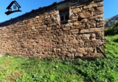 Отдельно стоящий дом с участком на продажу в городе Vega de Pas Фото