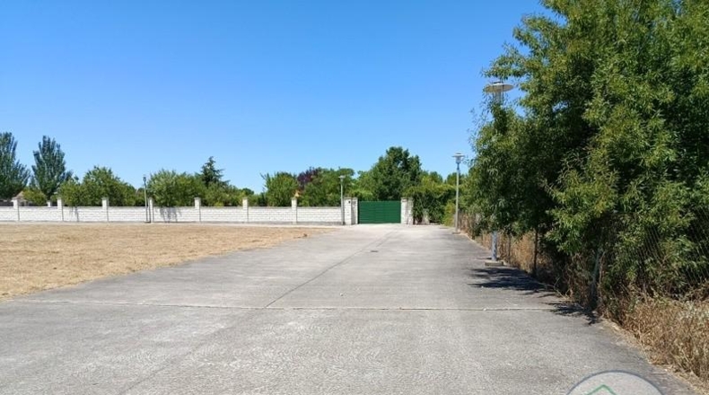 Valladolid - La Cistérniga - 2052m2