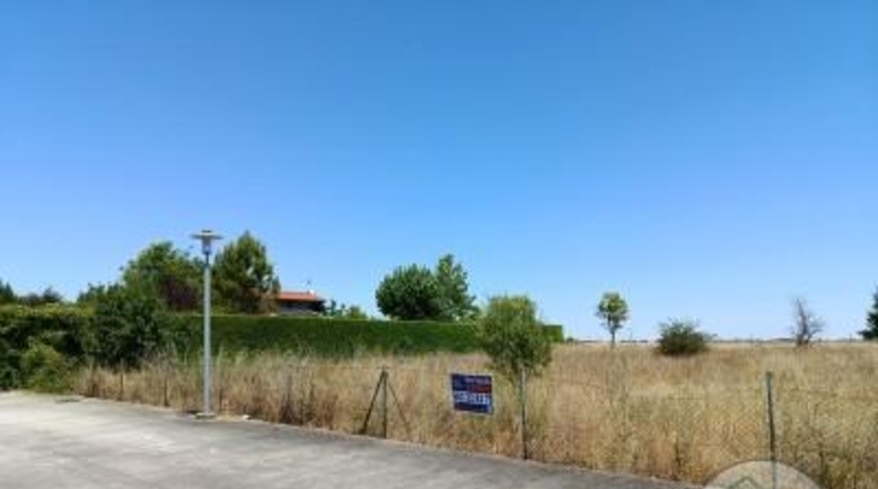 Valladolid - La Cistérniga - 2052m2