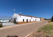Дом с участком на продажу в городе Montoro Фото