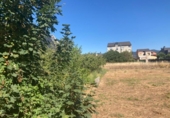 Отдельно стоящий дом с участком на продажу в городе Cacabelos Фото