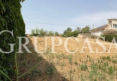 Участок с постройкой на продажу в городе Льейда Фото