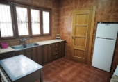 Отдельно стоящий дом с участком на продажу в городе Альманса Фото