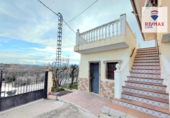 Chalet independiente con terreno en venta en la España, Benamaurel, ref: TR384591 foto