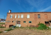 Загородный дом с участком на продажу в городе Леон Фото