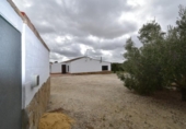Отдельно стоящий дом с участком на продажу в городе Medina Sidonia Фото
