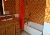 Дом с участком на продажу в городе Ubrique Фото