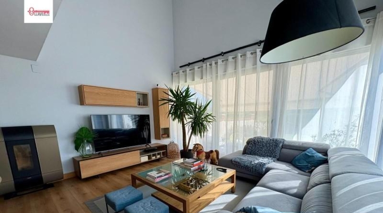 Burgos - Modúbar de la Emparedada - 215m2