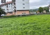 Участок с постройкой на продажу в городе Selaya Фото