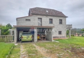 Отдельно стоящий дом с участком на продажу в городе Puenteareas Фото