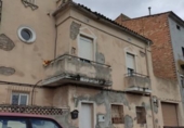 Участок с постройкой на продажу в городе Льейда Фото