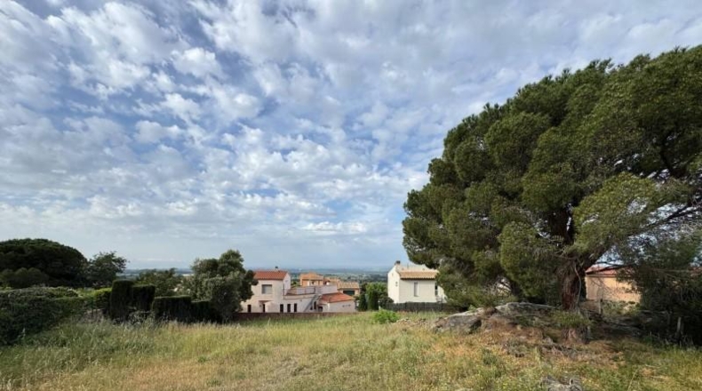 Gerona - Pau - 1200m2