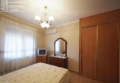 Отдельно стоящий дом с участком на продажу в городе Томельосо Фото