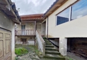 Отдельно стоящий дом с участком на продажу в городе Mieres Фото