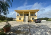Chalet independiente con terreno en venta en la España, Gibraleón, ref: TR367605 foto