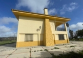Chalet independiente con terreno en venta en la España, Gibraleón, ref: TR367605 foto