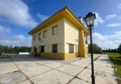 Chalet independiente con terreno en venta en la España, Gibraleón, ref: TR367605 foto