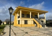 Chalet independiente con terreno en venta en la España, Gibraleón, ref: TR367605 foto