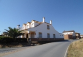 Chalet independiente con terreno en venta en la España, Gibraleón, ref: TR170299 foto