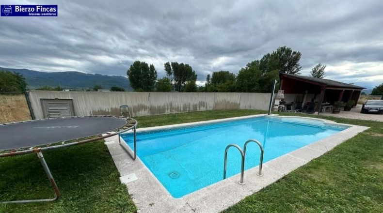 Леон - Ponferrada - 5725m2