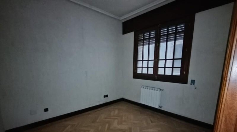 Бискайя - Baracaldo - 573m2