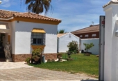 Chalet independiente con terreno en venta en la España, Chiclana de la Frontera, ref: TR412625 foto