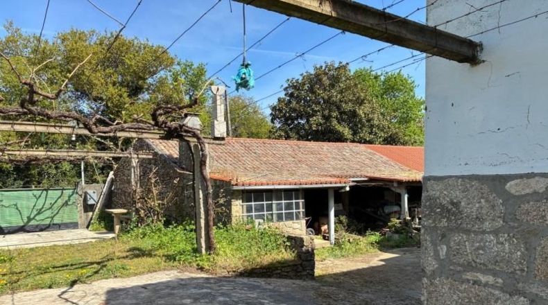 Pontevedra - O Cruceiro Vello - 2600m2