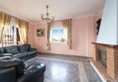 Дом с участком на продажу в городе Vélez-Málaga Фото