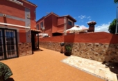 Chalet independiente con terreno en venta en la España, Arona, ref: TR407627 foto