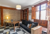 Дом с участком на продажу в городе Purchil Фото