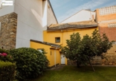 Chalet independiente con terreno en venta en la España, Cacabelos, ref: TR403499 foto
