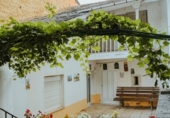 Chalet independiente con terreno en venta en la España, Cacabelos, ref: TR403499 foto