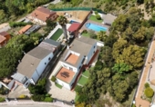 Chalet independiente con terreno en venta en la España, Vidreres, ref: TR411536 foto