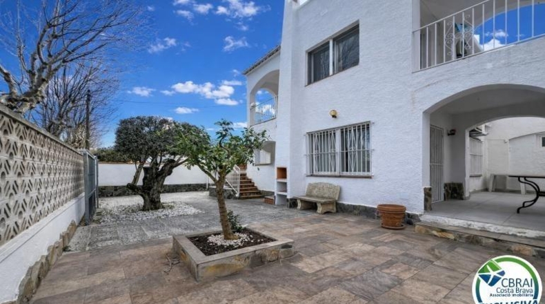 Жирона - Empuriabrava - 195m2