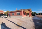 Chalet independiente con terreno en venta en la España, Albatera, ref: TR379200 foto