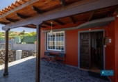 Chalet independiente con terreno en venta en la España, Tijarafe, ref: TR401801 foto