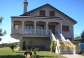 Chalet independiente con terreno en venta en la España, Castro de Rei, ref: TR406905 foto